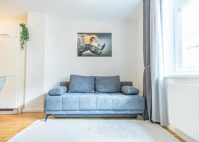 Sweet 1br &1lr With Balcony, 9 Min To Center * Bécs