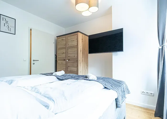 Sweet 1br &1lr With Balcony, 9 Min To Center Apartman Bécs