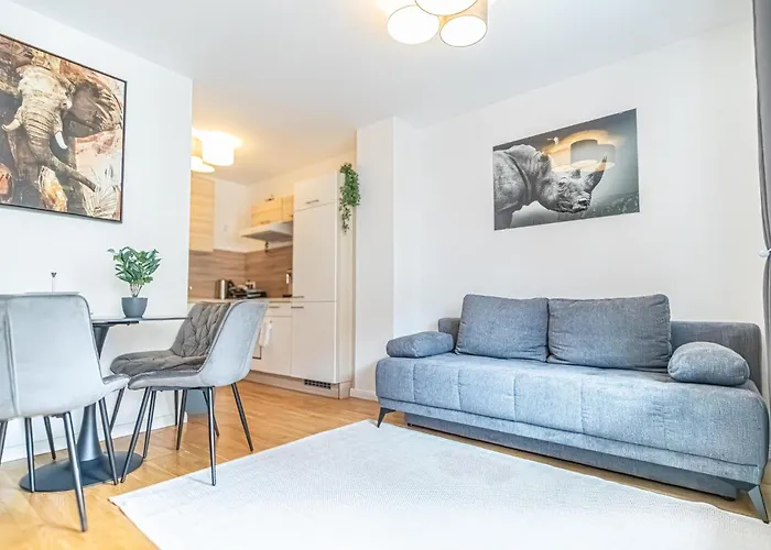 Sweet 1br &1lr With Balcony, 9 Min To Center Bécs
