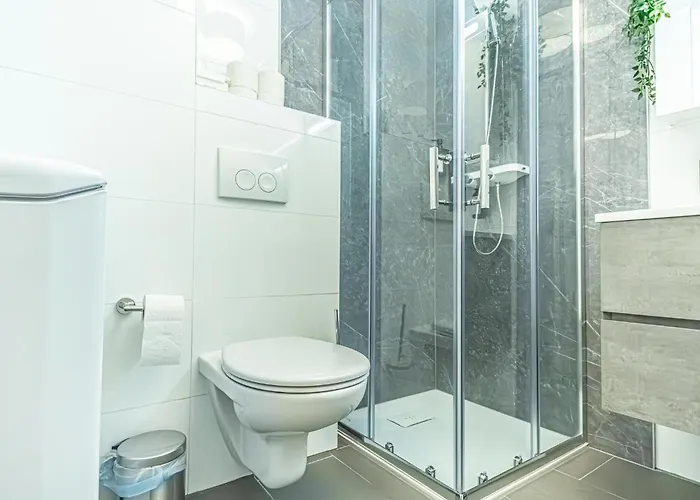Apartman Sweet 1br &1lr With Balcony, 9 Min To Center
